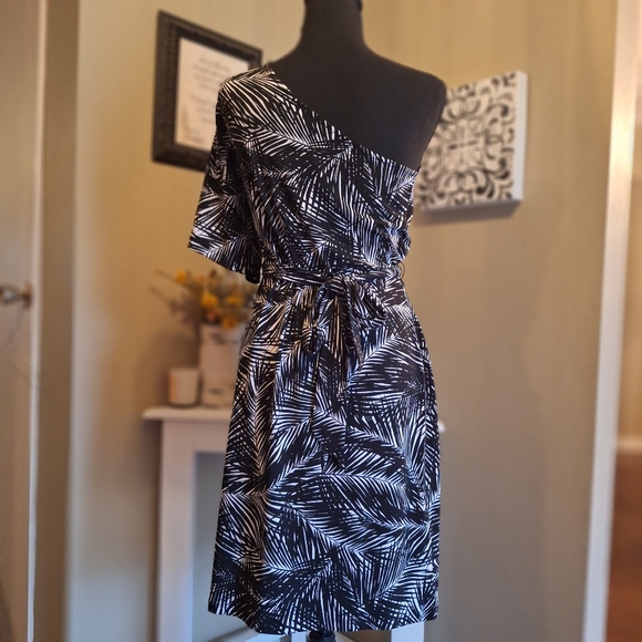 SALE! NWT $135 Michael by Michael Kors Black and White One Shoulder Dress - Picture 5 of 16